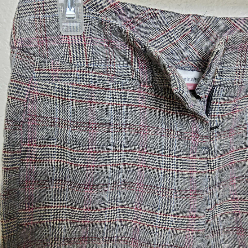 No Boundaries Grey Plaid Bermuda Shorts, Junior Girls Size 3 - Trinity Thrift