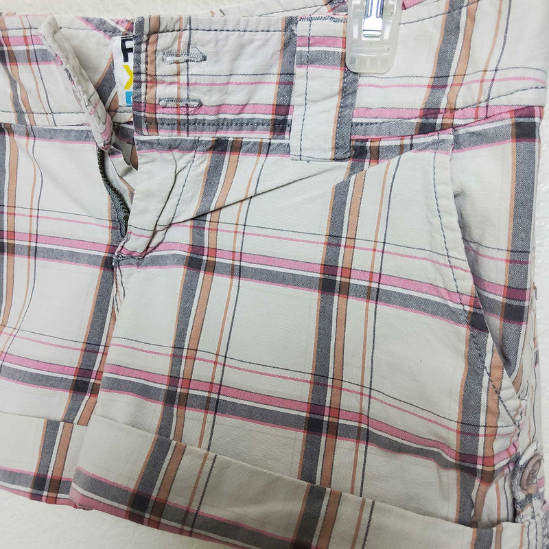 Roxy Cream Pink and Grey Plaid Hot Pants Style Shorts, Women's Size 5 - Trinity Thrift