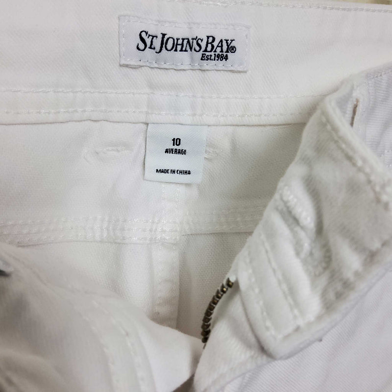 St. John's Bay White Bermuda Shorts, Women's Size 10 - Trinity Thrift