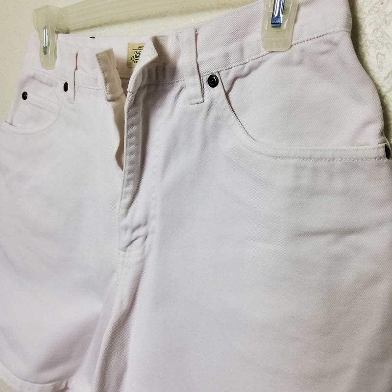 St. John's Bay White Shorts, Women's Petite Size 8 - Trinity Thrift